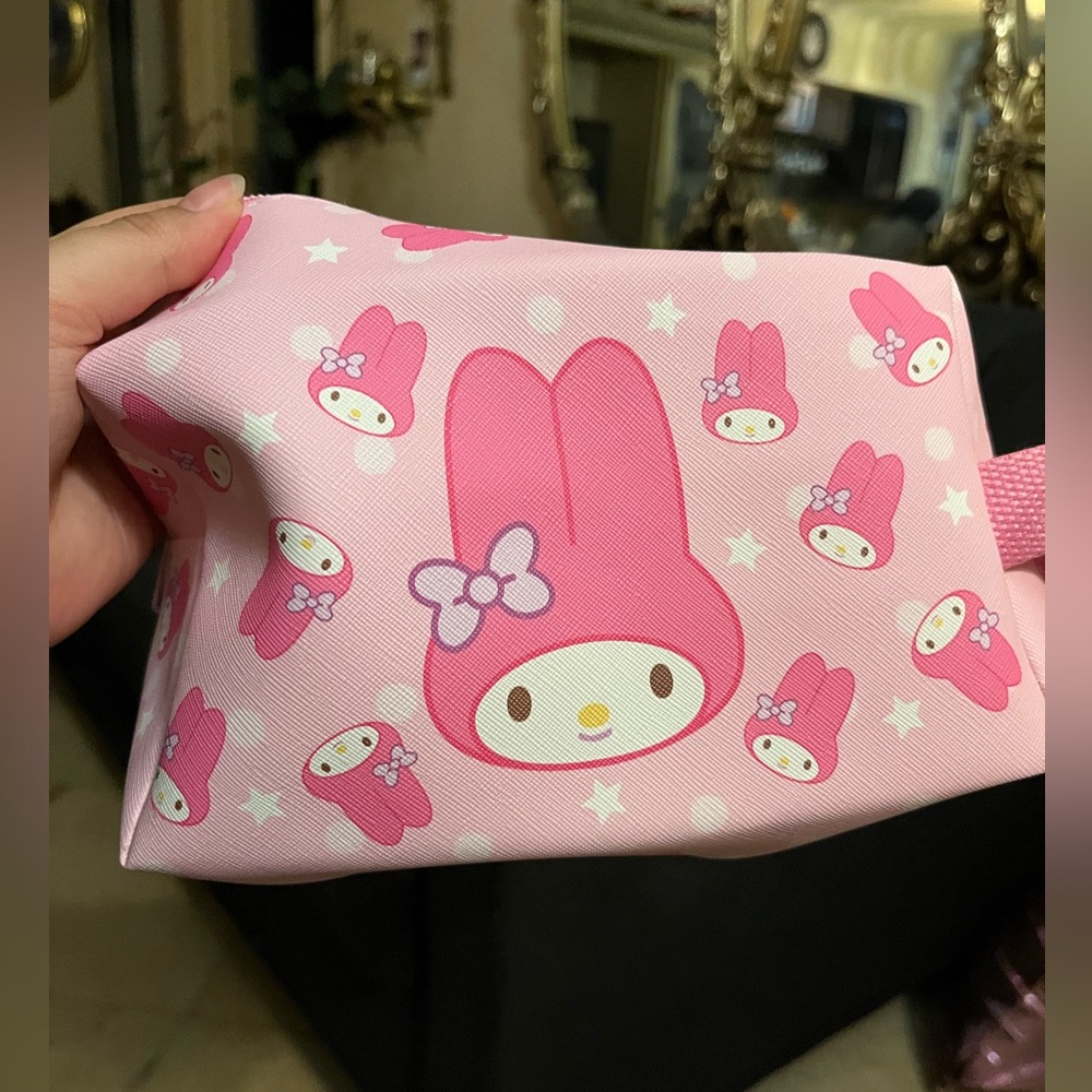 Pink my melody make up case or pens case
Super cute/brand new